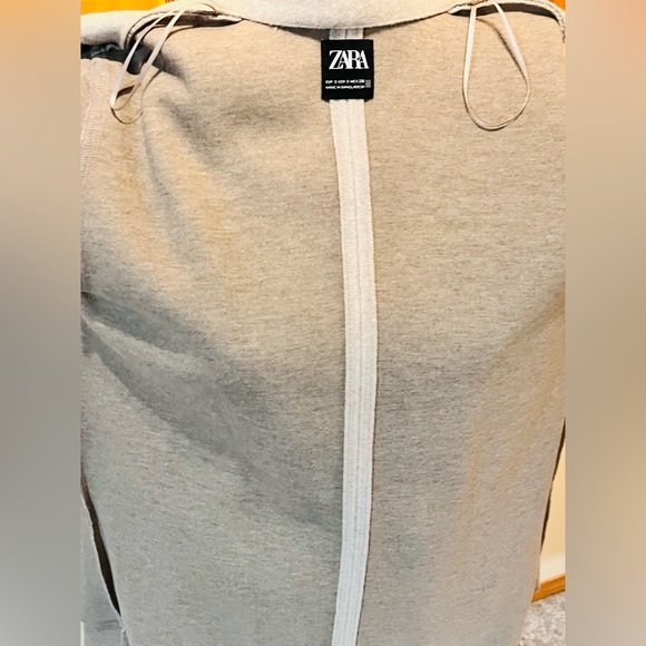 COPY - Pre-owned -Zara's beige hooded wrap coat- with long sleeves. - Picture 3 of 9